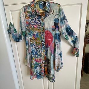 Flowy big shirt with draped pleated back.